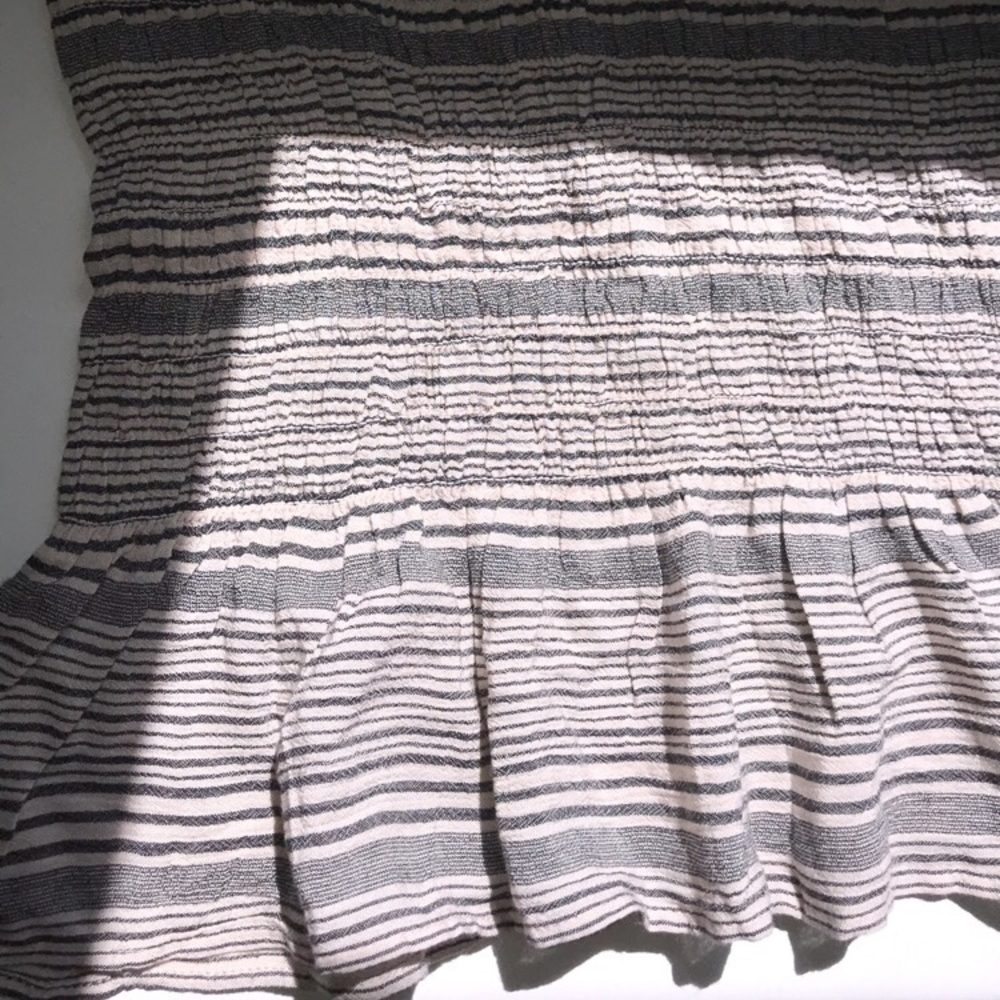 Strapless tanktop w striped pattern & flare bottom